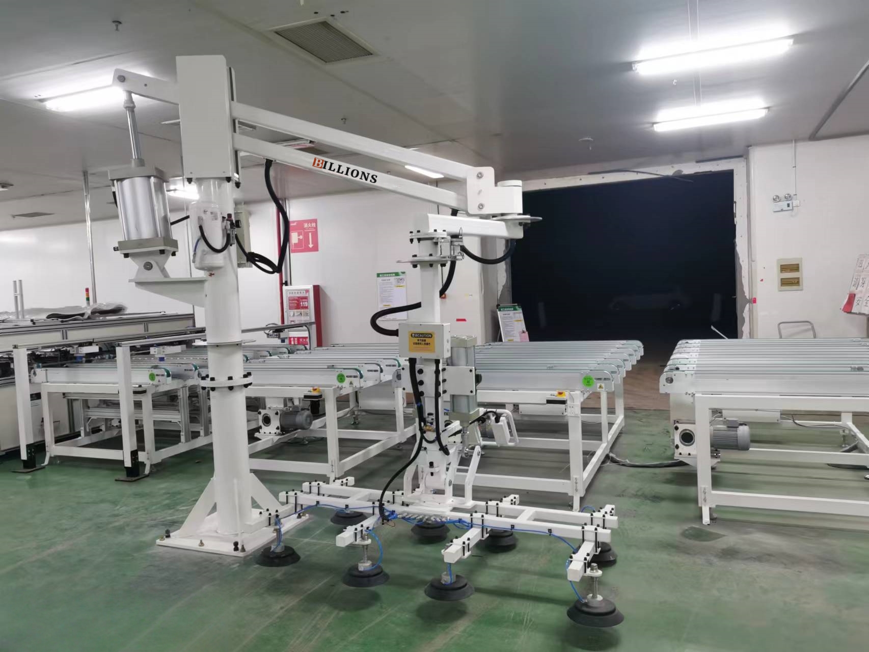 Pneumatic Manipulator lifting heavy objects