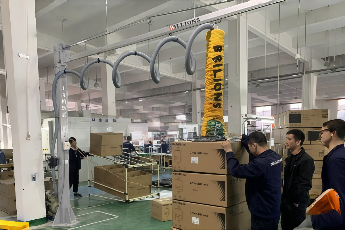 Industrial use of heavy-duty lifter